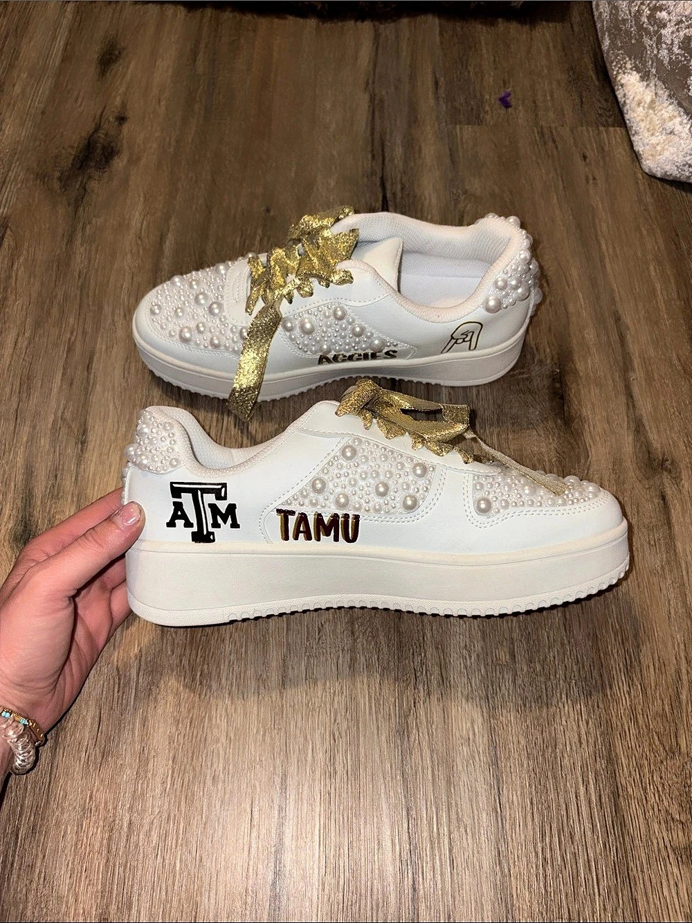CUSTOM MADE. Hand painted shoes NUNN-BUSH Embellished Sneakers in White & Gold